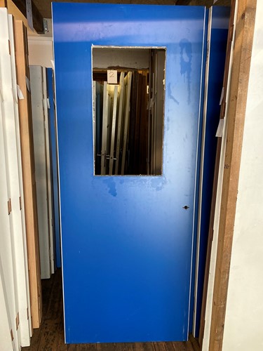 Gebruikte binnendeur 925x2315 rechtsdraaiend stomp hout blauw met uitsparing