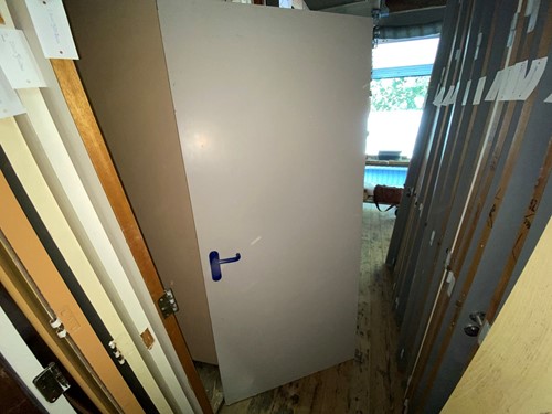 Gebruikte binnendeur 930x2100 rechtsdraaiend opdek hout grijs