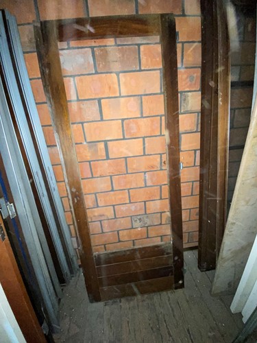 Gebruikte binnendeur 855x2108 rechtsdraaiend stomp hout donkerbruin