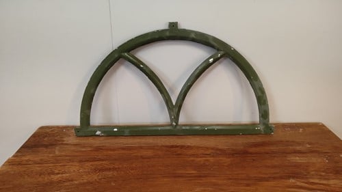 Gebruikt halfrond stalraam 540x300mm groen