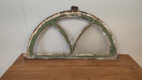 Gebruikt halfrond stalraam 675x360mm groen/wit
