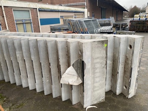 Nieuwe betonnen trap inc bordes B1500mm x H4000m