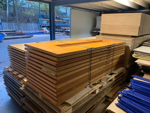 Gebruikte binnendeur 925x2500 linksdraaiend stomp oranje (partij)-2