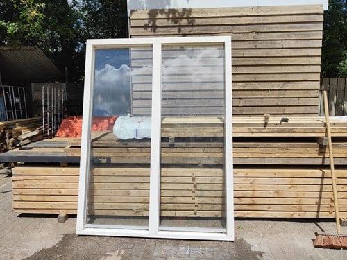 Gebruikt houten raamkozijn H2110xB1600 wit dubbel glas