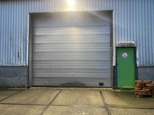 Gebruikte overheaddeur B4600 x H4200mm Crawford elektrisch bediend