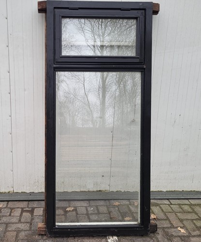 Gebruikt houten raamkozijn 1950x880mm zwart met glas
