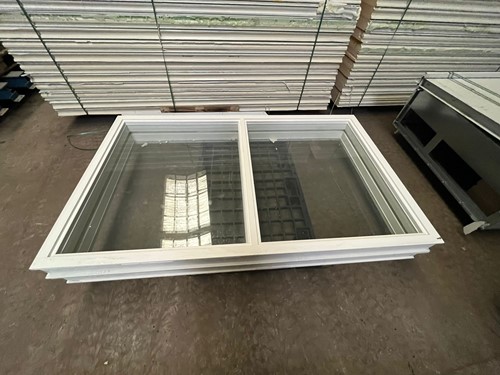 Gebruikt hardhouten raamkozijn 3000mm x 1200mm helder glas