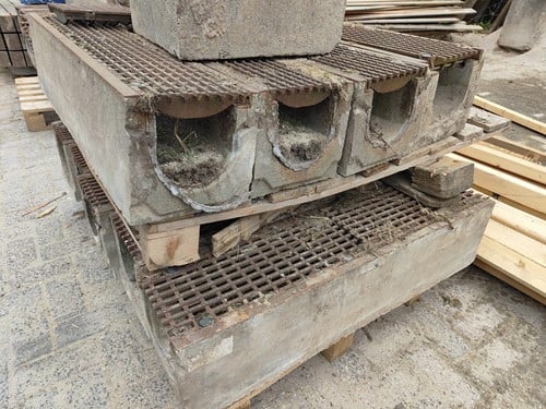 Gebruikte betonnen roostergoot 1000x250x230mm