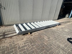 Gebruikte Stalen trap H2650xB920mm gegalvaniseerd