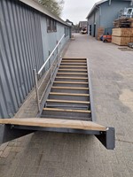 Gebruikte Stalen trap H2520xB1180mm leuning links antraciet-2