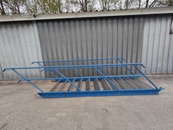 Gebruikte Stalen trap H2520xB1120mm dubbele leuning blauw