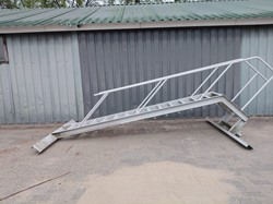 Gebruikte Stalentrap B610mmx H2660mm Wit met leuning en bordes