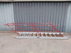 Gebruikte Stalen trap H2400xB855mm dubbele leuning 