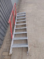 Gebruikte Stalentrap B620mm x H1800mm Wit met leuning -2