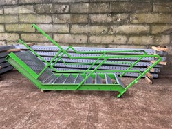 Gebruikte Stalen Trap met bordes B1000x L2300mm groen