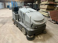 Nilfisk CR 1200 zit-schrob/veegmachine
