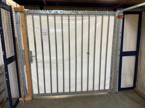 Gebruikte draaipoort H2000x B2000mm verzinkt