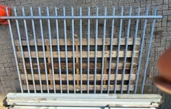 Gebruikt spijlenhekwerk vierkant B2940x H2300mm