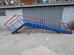 Gebruikte Stalentrap B510mmx H2850mm met leuning en bordes